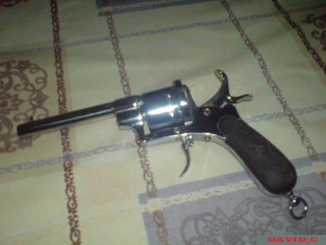 Hola compañeros, me gustaría saber qué revolver es éste, la munición que utiliza y de dónde puede proceder 02