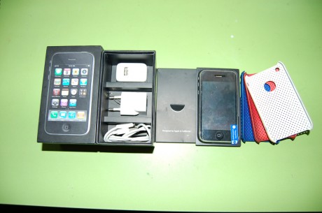 Hola. Vendo iPhone 3G 8Gb. 30 euros.
Completo con cargador, etc.
3 fundas.
Limpio.
No compatible con Whatsapp. 00