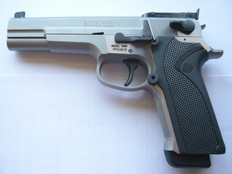 Hola a todos,

Vendo pistola Smith & Wesson 5906 PPC 9 mm para en 5”. El arma está impecable, como 30