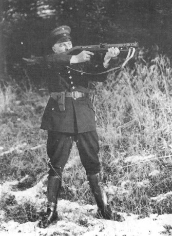 Hace unos días encontré por casualidad en una web extranjera un arma a la venta que hacía muchos años 150