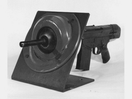 Saludos
De todos es sabido la poca operatividad que tiene en los modernos conflictos belicos el cartucho 50