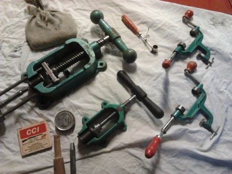 pues eso me gustaria hacer un recopilatorio de tablas de recarga para escopeta.

Para empezar ahí os pongo 72