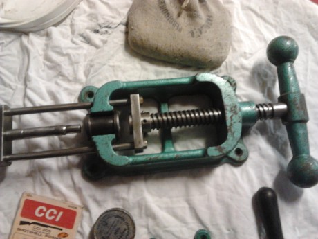 pues eso me gustaria hacer un recopilatorio de tablas de recarga para escopeta.

Para empezar ahí os pongo 71