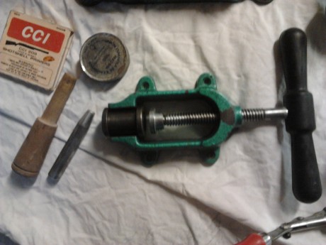 pues eso me gustaria hacer un recopilatorio de tablas de recarga para escopeta.

Para empezar ahí os pongo 70