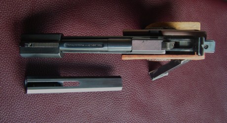 Hola:

Un buen amigo me pide que le ponga a la venta esta magnífica pistola, que hace ya mucho tiempo 10