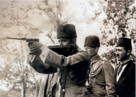 Hace unos días encontré por casualidad en una web extranjera un arma a la venta que hacía muchos años 70