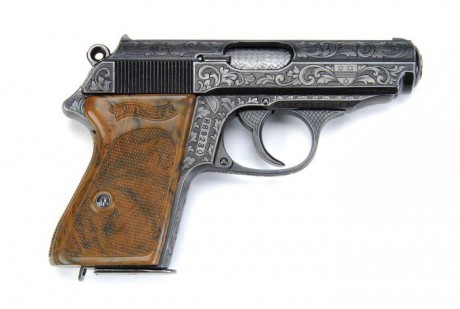 Hace unos días encontré por casualidad en una web extranjera un arma a la venta que hacía muchos años 40