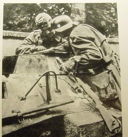 Hace unos días encontré por casualidad en una web extranjera un arma a la venta que hacía muchos años 71