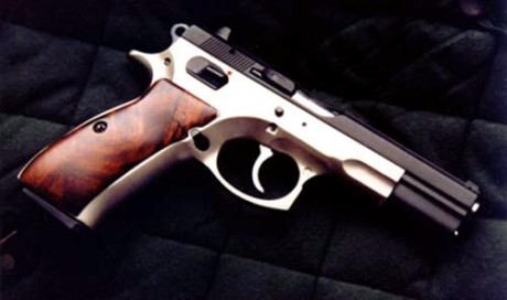 Hola a todos, una de las cosas que personalizan mas una pistola, son las cachas.
 
Hay un fabricante Noruego 01