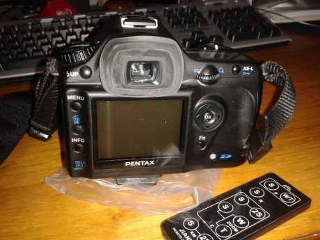Hola compañeros,
vendo una camara reflex digital, marca Pentax, modelo istDL.
Tiene unos cuantos años 00