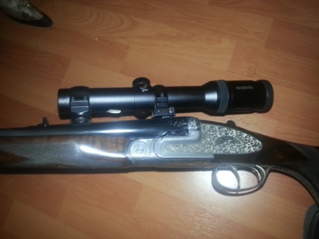 Hola:
Pues eso. Es un rifle express de lujo que apenas saco de paseo en alguna batida. Como podeis imaginar, 10