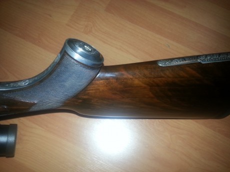Hola:
Pues eso. Es un rifle express de lujo que apenas saco de paseo en alguna batida. Como podeis imaginar, 40