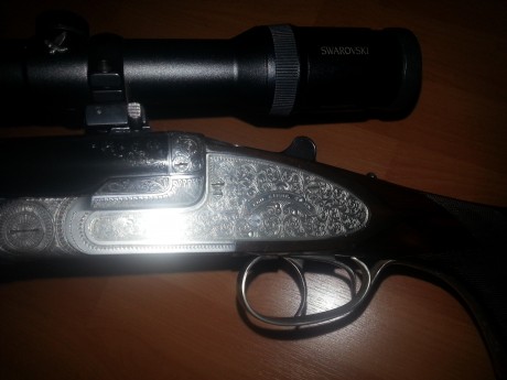 Hola:
Pues eso. Es un rifle express de lujo que apenas saco de paseo en alguna batida. Como podeis imaginar, 60