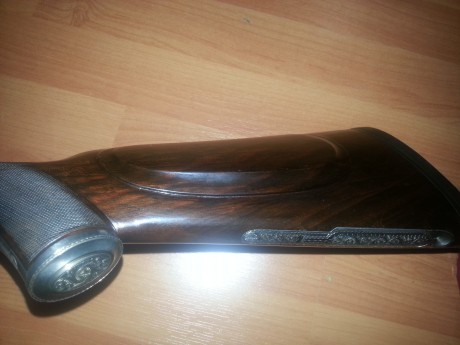 Hola:
Pues eso. Es un rifle express de lujo que apenas saco de paseo en alguna batida. Como podeis imaginar, 70