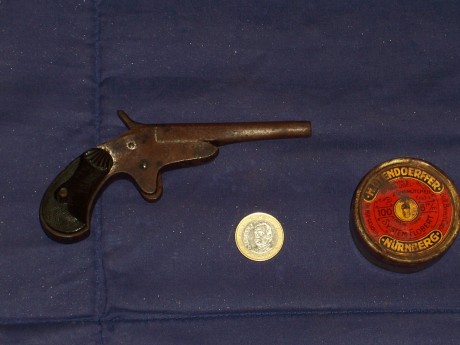 hola

aun amigo le a tocado limpiar una arma muy particular.
pero no se ve muy bien la marca haber si 00