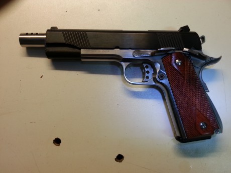 Hola.
Después de adquirir una Norinco 1911 Sport nueva de paquete, procedí con ayuda de mi amigo Ramón 50