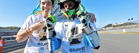El joven piloto de  Granollers ,   POL ESPARGARÓ  , se proclamó ayer en  Motegi ...

  ¡¡¡CAMPEÓN DEL 00