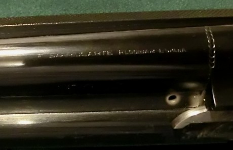 Hola compañeros,
Ha caido en mis manos una escopeta superpuesta de pletinas cortas con unos preciosos 11