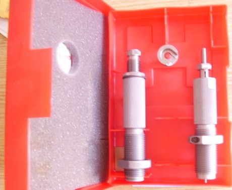 Vendo dies Hornady Custom grade calibre  7 mm Remington Ultramagnum  con Shell Holder, apenas usados. 02