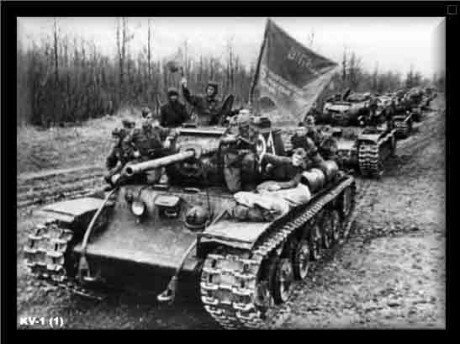 Realmente es la torre, el chasis o de T-80 o T-70.
Y si la foto no es un truco, imagino que el policía 160