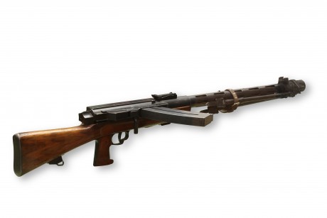 Hace unos días encontré por casualidad en una web extranjera un arma a la venta que hacía muchos años 150