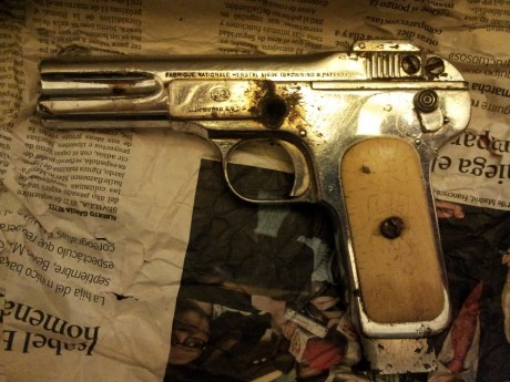 Hola a todos, soy nuevo en el foro.

He heredado un revolver y una pistola y me gustaría mucho que me 01