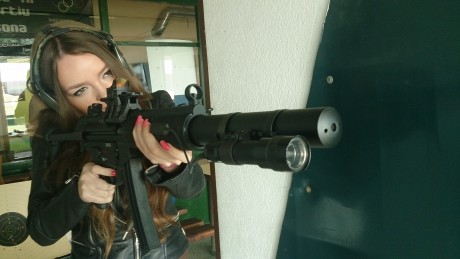 Hola,saco este nuevo tema,pues como yo,muchos de vosotros,amantes de las armas de corte tactico del 22,customizais,vestis,adornais 40