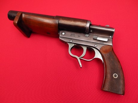 Hace unos días encontré por casualidad en una web extranjera un arma a la venta que hacía muchos años 20