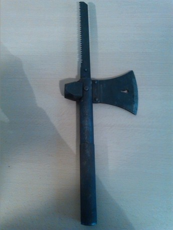 Vendo esta hacha de supervivencia original del ejército ruso. 
Si alguien quiere fotos más detalladas 00