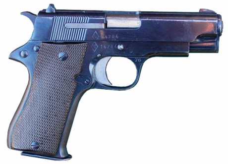 Hace unos días encontré por casualidad en una web extranjera un arma a la venta que hacía muchos años 100