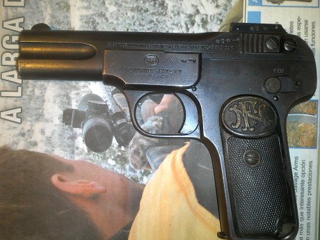 Hola,

Vendo o cambio por revolver, FN 1900 calibre 7.65 guiada en F, está en muy buen estado, el estriado 01
