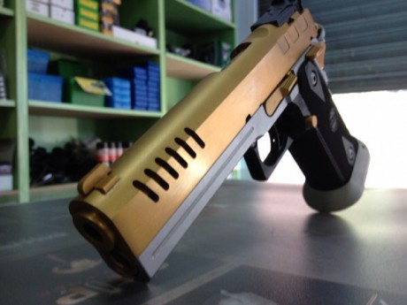 Tengo una SPS "Amigo" en 45ACP 3,5" cañón pesado.
Le he sustituido todo el piecerio x otro 90