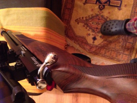 Bueno pues la huntsman xl, tenía ligeras marcas de uso en su piel y como estaba acabada la madera con 12