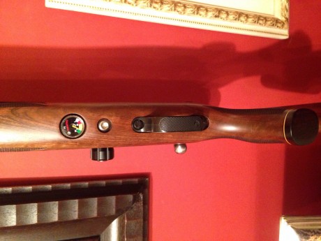 Bueno pues la huntsman xl, tenía ligeras marcas de uso en su piel y como estaba acabada la madera con 20