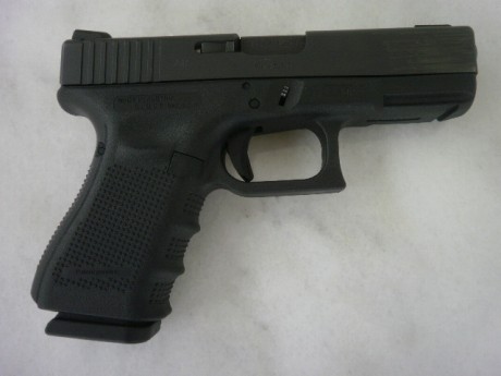 Se trata de una Glock 19 de cuarta generación,guiada en A, en magnifico estado mecánico y buen estado 01
