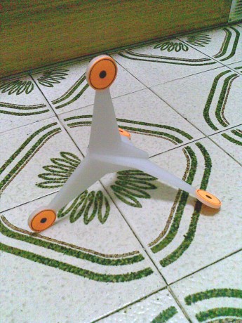 Hola amigos.

Os presento el flip tarjet casero.

Diré que no se las medidas del original. Por tal motivo 161