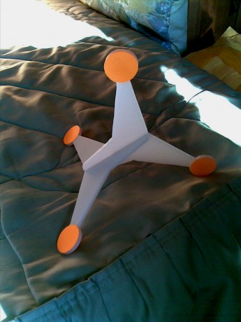 Hola amigos.

Os presento el flip tarjet casero.

Diré que no se las medidas del original. Por tal motivo 160