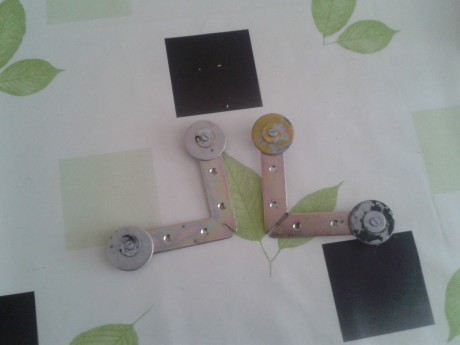Hola amigos.

Os presento el flip tarjet casero.

Diré que no se las medidas del original. Por tal motivo 01