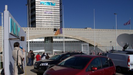 Al pou.

   Puedo pasar perféctamente sin ella.

   De hecho no la veo.
 
   Me jode que la ineptitud 80