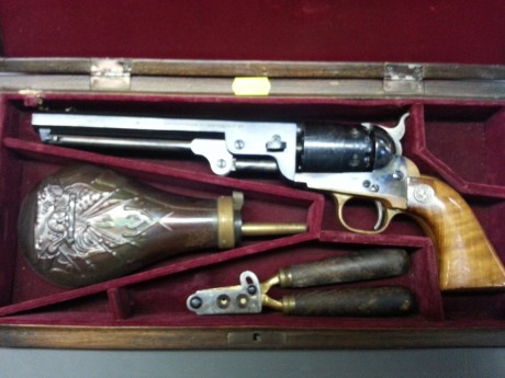  2013-12-04 16.05.35.jpg Hola, pongo fotos e información de un lote de armas cortas de avancarga  calibre 01