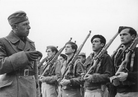 Hace unos días encontré por casualidad en una web extranjera un arma a la venta que hacía muchos años 40
