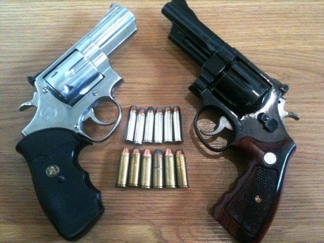 Hola:

Estoy manteniendo una discusión civilizada sobre el 38 Especial en:

https://www.armas.es/foros/armas-cortas/38-s-w-special-ha-sido-igualado-t983089.html

Y 01