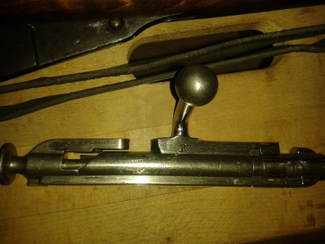 El Mosin-Nagant ..
es un rifle militar accionado por cerrojo, con cargador de cinco proyectiles, que 161