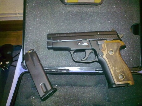 Vendo pistola Sig Sauer modelo P229 calibre 9 parabellum, compacta, con dos cargadores, otro juego adicional 30