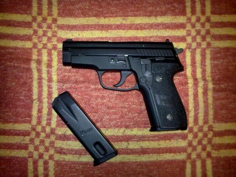 Vendo pistola Sig Sauer modelo P229 calibre 9 parabellum, compacta, con dos cargadores, otro juego adicional 70