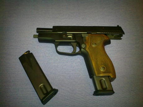 Vendo pistola Sig Sauer modelo P229 calibre 9 parabellum, compacta, con dos cargadores, otro juego adicional 80