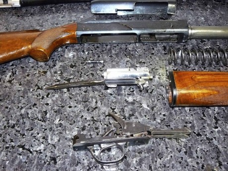 Buenas a todos.
Mi suegro tiene una semiatomàtica Breda de muelles con sus años...pues resulta que al 80