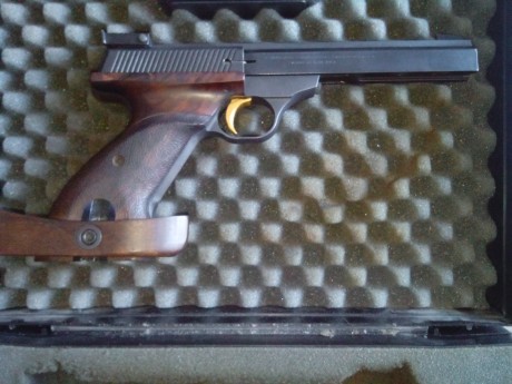 Hola, vendo esta magnífica pistola para tiro Olímpico en modalidad Standard.

Se trata de una FN Browning 02