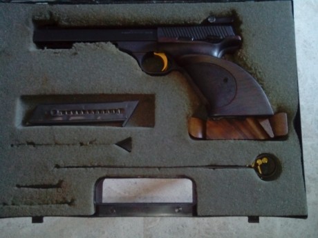 Hola, vendo esta magnífica pistola para tiro Olímpico en modalidad Standard.

Se trata de una FN Browning 00