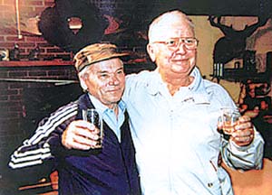 Pues eso, fallece el inventor del tal afamado fusil a los 94 años de edad.

 http://actualidad.rt.com/actualidad/view/82118-muere-mijail-kalashnikov-padre-arma-rusa 120